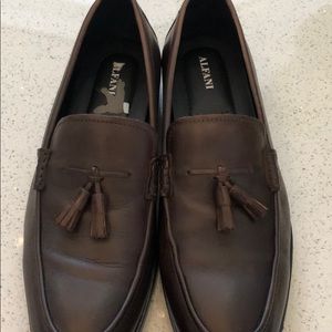Alfani genuine leather loader with tassel